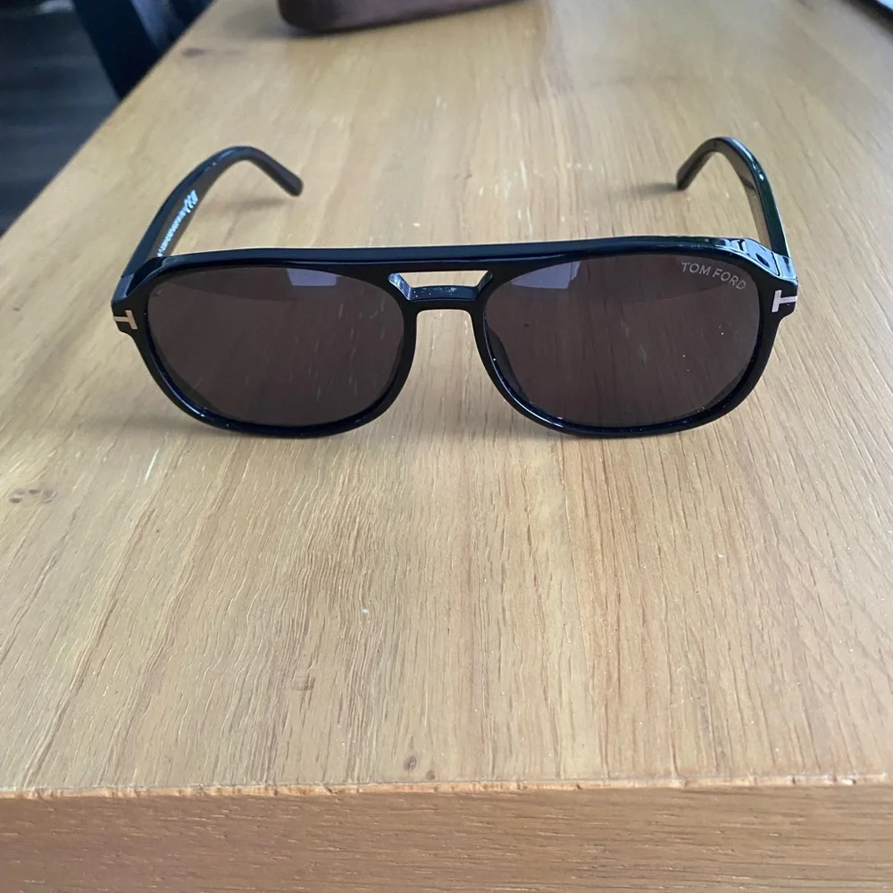 Authentic Tom Ford Men's Dark Frame Sunglasses - 100% UV Protection - Picture 2 of 5